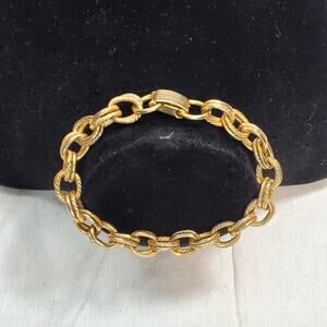Link Chain Bracelet Gold Tone 3.5" Unsigned Minimalist